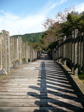 黒川沿いのボードウォーク