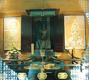 深大寺 金銅釈迦如来倚像