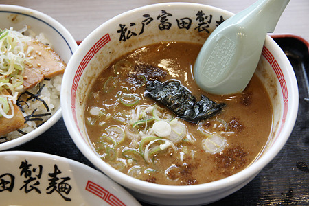 20120420_松戸富田製麺 つけそば(250g)のつけ汁(魚介系濃厚つけそば)