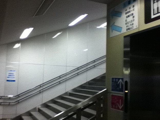 京王線分倍河原駅1番線への階段