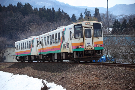 フラワー長井線　荒砥駅