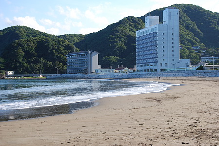 波は穏やかだが…