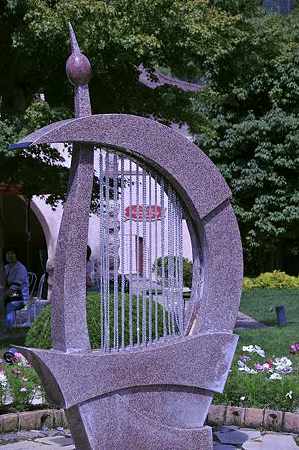 ガラスのツリーそば