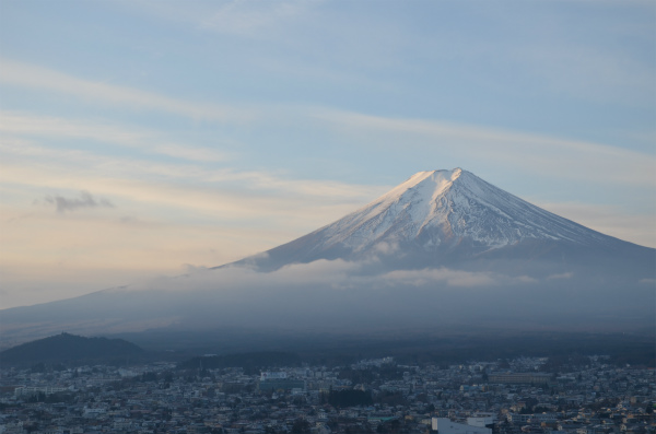 2012年元旦の朝日をはっきりと浴びる富士山の姿