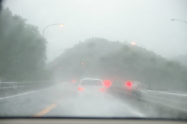 東名阪国道では大雨に遭遇
