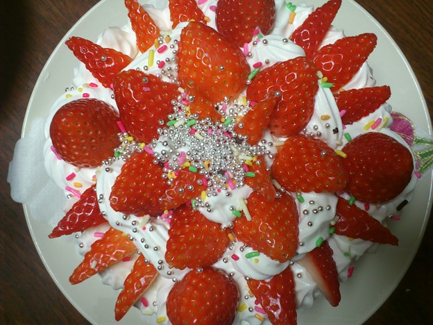 2歳児とケーキのデコレーション 真ん中のアザラン がえらいことに 写真共有サイト フォト蔵