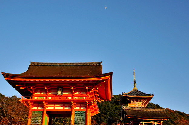 青空月の清水寺